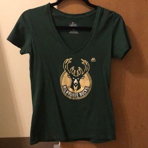 Milwaukee Bucks T-shirt (V-neck)